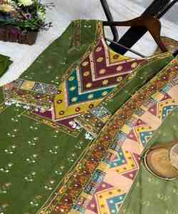 ชุดเสื้อคลุมปากีสถานสีเขียวมาใหม่ชุดปาร์ตี้ผ้าไหม georgette การออกแบบที่ทันสมัยมีคุณภาพสูงขายส่ง - Product Image 6