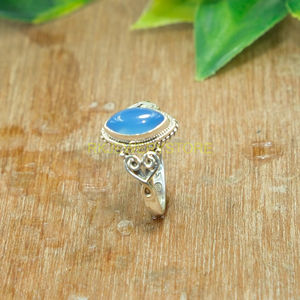 แหวนเงินแท้ 925 ดีไซน์โดดเด่น ประดับพลอยคาโบชองทรงมาร์ควิสสีน้ำเงินทำมือ งานฝีมือแบบวินเทจ - Product Image 2