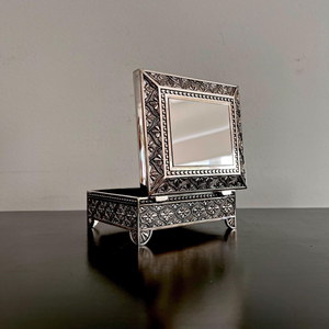 Gran joyero de plata y oro, asas ornamentadas, estilo rococó, acento de borla, disponible a precios de mayorista. - Product Image 5