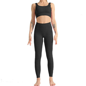 Ensemble de yoga élégant pour femmes avec logo sur le devant, tissu extensible doux, respirant, confortable, de haute qualité, ensemble 2 pièces - Product Image 1
