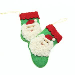 Chaussettes de Noël personnalisées en feutre de laine écologique, faites à la main, design traditionnel, chaussettes du Père Noël sur mesure - Product Image 4