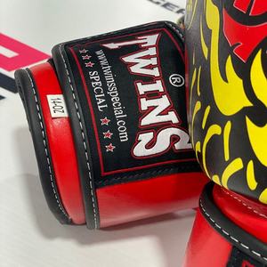 Gants de boxe Muay Thai professionnels entièrement imprimés rouges pour jumeaux, gants de boxe Fairtex en cuir véritable personnalisés pour l'entraînement MMA - Product Image 3
