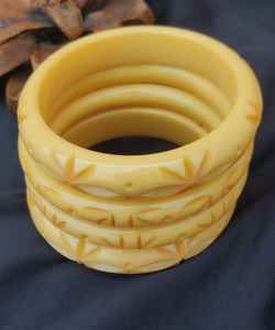 Conjunto de brazaletes bohemios de resina acrílica para mujeres y niñas, 4 piezas de brazaletes, ideales para ropa informal y formal - Product Image 4