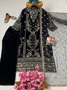 Sublimez votre garde-robe avec ce nouvel ensemble de fête pour femme, moderne et réversible, composé d'un kurta, d'un pantalon et d'un dupatta en velours épais, idéal pour toutes les saisons. - Product Image 6