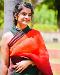 Sari Georgette moderno para mujer con estampados florales digitales Sari cómodo y elegante para eventos casuales o semiformales - Product Image 5