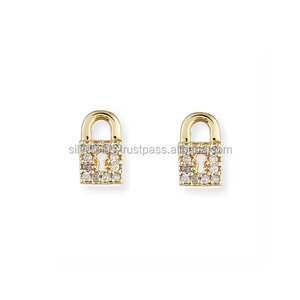 Nouvelle Collection de Boucles d'Oreilles Cadenas en Or Jaune et Diamant Disponibles à Prix Compétitif - Product Image 5