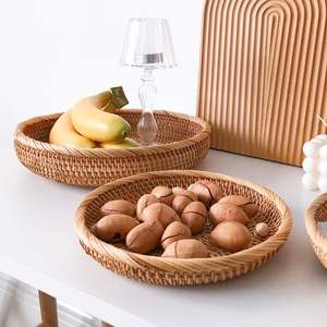 Bandeja de fruta natural de ratán hecha a mano tradicional Redonda al por mayor, Bandejas para servir de ratán personalizadas de diferentes tamaños, bandejas decorativas para el hogar - Product Image 3
