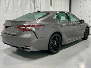 ข้อเสนอที่ดีที่สุดปี 2023 รถยนต์มือสอง Camry X-SE 4 ประตู ซีดาน เจ้าของเดียว วิทยุบลูทูธ เบาะหนัง จอสัมผัส - Product Image 3