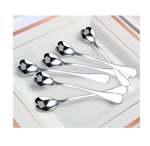 Juego de cuchara de postre de acero inoxidable de diseño elegante más vendido disponible Juego de 6 piezas Cuchara de postre en forma de corazón - Product Image 1