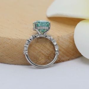 Bague en diamant de laboratoire en forme de poire vert cyan 2.5ct Bague de fiançailles solitaire unique Bijoux de mariée élégants - Product Image 2