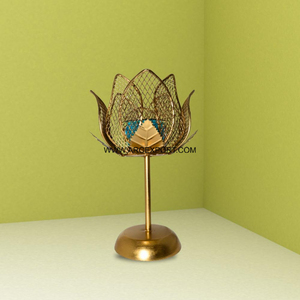 Décoration de table d'hôtel à la maison pour bougeoir 2025 bougeoir en métal de conception antique de vente chaude pour Pâques Noël - Product Image 1
