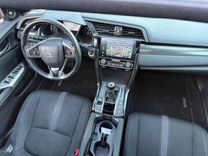 Honda Civic noire 2020 d'occasion, berline à hayon, turbo 1.5T, 2 roues motrices, CVT, essence, 5 places, véhicule urbain avec caméra arrière - Product Image 6