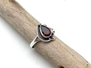 Anillo Hecho a Mano de Plata de Ley 925 con Baño de Rodio y Granate, Estilo Boho, para Mujer, Regalo para Fiesta o Boda - Product Image 2