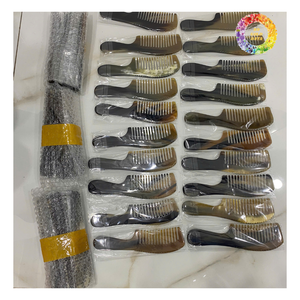 Peine Antiestático de cuerno natural, peine de cuerno de búfalo hecho a mano para mujer, peine de cuerno de búfalo natural personalizado hecho a mano de primera calidad - Product Image 1