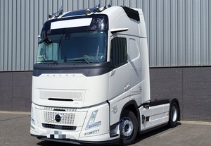 Camión Tractor Diésel VOLVO FH 500 RETARDER 2025 Usado con Caja de Cambios Automática FAST, Volante a la Izquierda, Euro 6, Tracción 4x2 - Product Image 1