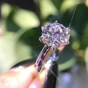 Bague de fiançailles en argent 925 avec diamant moissanite rond de 4 carats, style luxueux véritable, argent 925 - Product Image 3