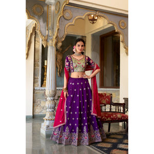 Soie exquise Regal vichitra Lehenga Choli Vêtements ethniques indiens traditionnels détaillés et complexes pour les fêtes de Diwali Intemporels - Product Image 2