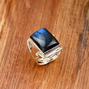 Anillo de labradorita natural de plata esterlina martillada Anillo de regalo de piedras preciosas cristianas de estilo bohemio - Product Image 1