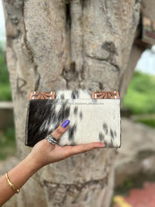 Nouveau Style occidental cheveux sur peau coloré usiné fourrure cuir pochette femmes conçu sac à main vente chaude en cuir usiné portefeuille Unique - Product Image 5