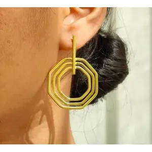 Pendientes de Aro y con Perno de Latón Hechos a Mano, Chapados en Oro, con Ópalo para Boda - Product Image 1