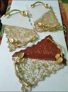 Plateau de service polyvalent en résine Duli avec poignée dorée pour la maison et la table à manger - Product Image 5