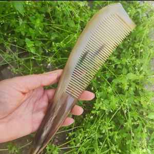 Peigne en corne naturelle avec logo personnalisé - Product Image 1