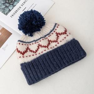 Bonnet en tricot à pompons d'hiver pour femmes avec bonnet élégant en fourrure à la mode Cadeau parfait pour les fashionistas de plage - Product Image 3