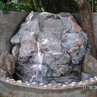 KNT Creations Grande Fontaine d'Angle en Pierre Texturée Effet Cascade, Faite à la Main en Fibre de Verre, Résistante aux Intempéries, Ornements de Jardin en Granit
