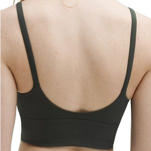 Sujetador deportivo de talla grande para mujer con cuello en V pronunciado, tirantes finos, espalda baja, para yoga y gimnasio, con logo frontal, sin aros, sensación de segunda piel - Product Image 5