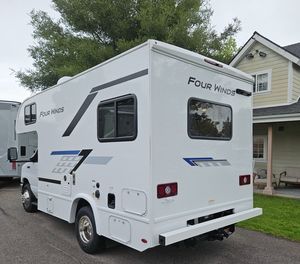 Camping-car en acier/aluminium, une chambre, 6 personnes, climatisation, cuisine réglable, norme EURO 5 - Product Image 6
