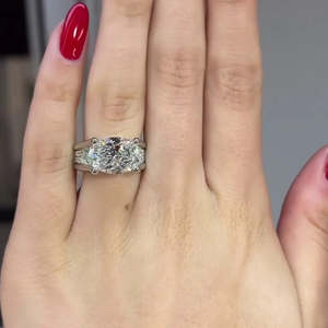 Bague de fiançailles ovale 8,50 carats en diamants de laboratoire, style tension est-ouest, couleur E-F, clarté VVS-VS - Product Image 6
