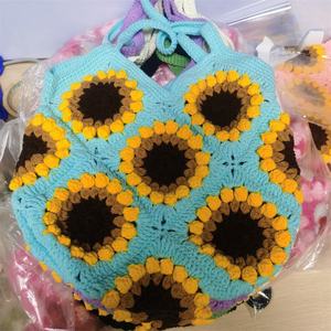 Sac cabas souple en crochet fait main personnalisable avec motif de roses pour femme, disponible en rouge, rose, violet, blanc et noir - Product Image 5