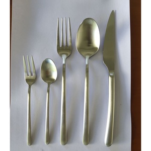 ชุดช้อนส้อมสแตนเลสสตีลหรูหรา ดีไซน์ด้ามจับแบบราชวงศ์ สีเทา สำหรับใช้ในบ้านและงานเลี้ยงอาหารค่ำงานแต่งงาน - Product Image 5