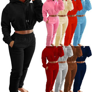 Conjunto de pantalones de chándal apilados con logotipo personalizado para mujer, colección de primavera 2025, patrón sólido con decoración de botones, Tops cortos - Product Image 2
