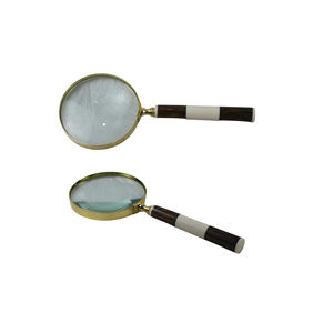 Loupe de conception moderne au design élégant avec poignée noire, idéale pour la lecture de cartes et de livres - Product Image 2