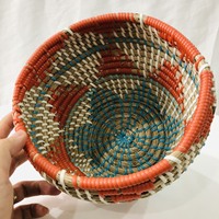 Hoogwaardige, milieuvriendelijke fruitmand van zeegras in mid-century modern stijl, handgemaakt door BaoMinh Artisan uit Vietnam