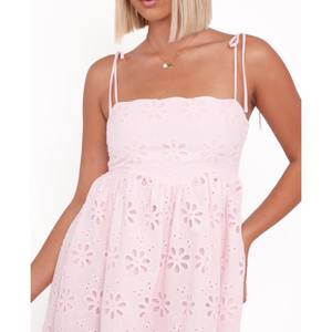 Robes tendance pour femmes conçues pour un style polyvalent avec une finition raffinée et un port confortable pour le travail et les loisirs - Product Image 4