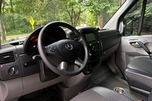 Mercedes-Benz Sprinter 2500 2018 Usada en Buen Estado, Conversión MotoBox, Distancia entre Ejes de 170 Pulgadas, con Motor Turbodiésel V6 4WD, Furgoneta de Lujo - Product Image 4