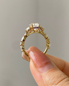 Anillo de Oro Amarillo de 14K con Halo Fino de Doble Banda, Diamante Ovalado VSI de 2.52Ct Cultivado en Laboratorio VS1, Regalo de Compromiso o Boda para Pareja - Product Image 4