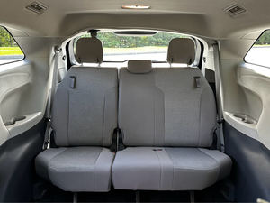 Toyota S i e n n a LE 8-Passenger FWD 2024 d'occasion - Product Image 3