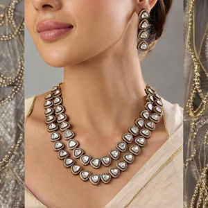 Conjunto de Collar Victoriano Chapado en Oro con Pedrería Kundan para Bodas, Fiestas, Compromisos y Aniversarios - Product Image 1