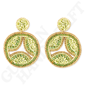 Pendientes hechos a mano con cuentas Meadow Radiance, intrincados abalorios florales, estilo bohemio inspirado en la naturaleza, joyería de primavera, gota de moda - Product Image 1