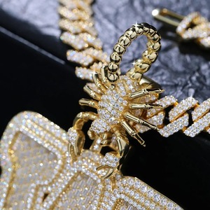 จี้การ์ตูนรูปสัตว์ตัว V 3D กำหนดเองได้เครื่องทดสอบเพชรแบบผ่านเพชรแบบ Viced Moissanite สไตล์ฮิปฮอปโรสโกลด์สีเงินสำหรับผู้ชายชุบโรเดียม - Product Image 5