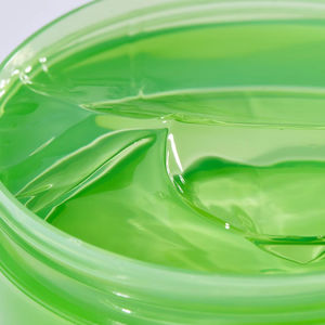 Le gel apaisant hydratant de la marque cosmétique coréenne n°1 SOQU améliore le teint et hydrate tous les types de peau. - Product Image 2