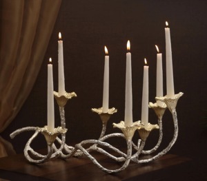 Superbe bougeoir de style royal en aluminium fini argent et doré, idéal pour la table à manger et le centre de table - Product Image 6