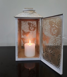 Lanterne de jardin extérieure de conception de maison agréable avec support en métal durable de motif de papillon blanc pour le support de bougie de Noël et de pilier - Product Image 5