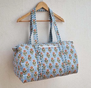Bolsa de Viaje Deportiva Tipo Duffel, Acolchada, de Algodón con Estampado Floral Azul Cielo, Cierre de Cremallera, Ecológica, Resistente y Grande - Product Image 2