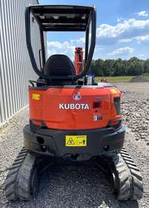 Mini-excavatrice Kubota U35-4, 28 CV, diesel, sur chenilles, avec système ROPS ouvert, moteur hydraulique auxiliaire, pompe, boîte de vitesses - Product Image 2