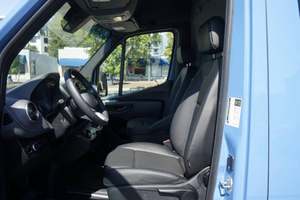 PRISTINE CLEAN 2024 Merce-dess-Benz eSprinter 2500 - Product Image 5
