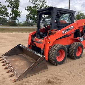 Chargeuse sur chenilles Kubota SSV65 d'occasion à bas prix, chargeuse-pelleteuse avant/arrière à moment de charge élevé pour travaux de construction et agricoles, livraison rapide - Product Image 2